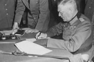 Berlin 1945 Wilhelm Keitel podpisuje kapitulację 5