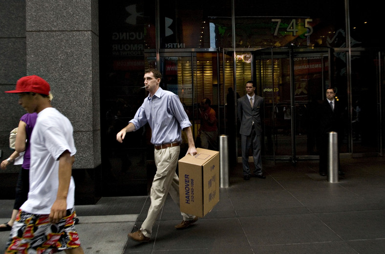 Bankructwo Lehman Brothers, wrzesień 2008 r.: Pracownicy banku wynoszą swoje rzeczy w siedziby firmy