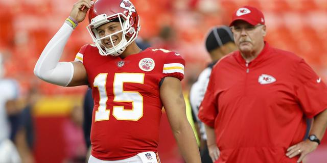 Patrick Mahomes Owes 5 Teammates a Huge Favor for Helping Him Inch