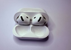 Apple Air Pods 4, rewelacyjna jakość wygłuszania dźwięków, ale ta bateria... [RECENZJA]