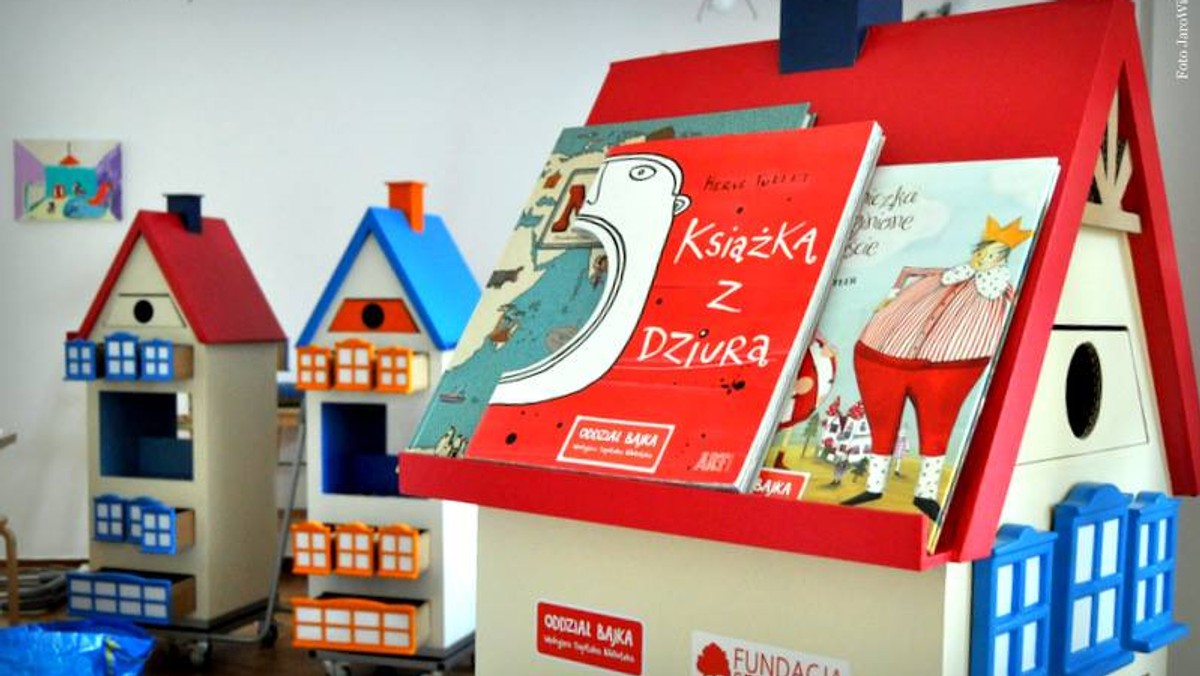 Fundacja Serdecznik i jej Oddział Bajka odwiedzają dzieci w szpitalach w całej Polsce, przekazując wsparcie, radość i książki. Tym razem biblioteka na kółkach, czyli tzw. Bajkowóz, zostanie podarowana placówce w Kołobrzegu.