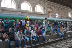 Węgry Unia Europejska imigranci uchodźcy Budapeszt dworzec Keleti