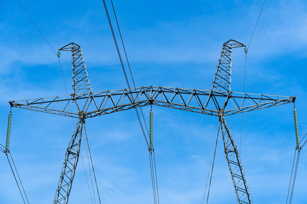 Linia energetyczna wysokiego napięcia - 750 kV