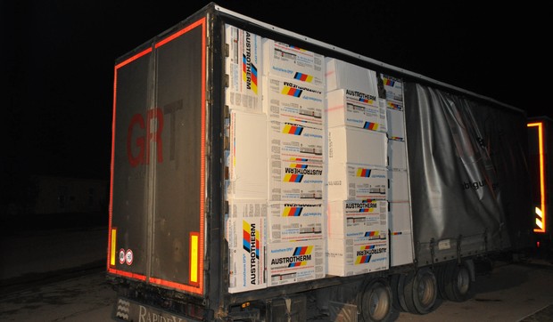 Niška policja zaplenila 31.000 paklica cigareta foto MUP