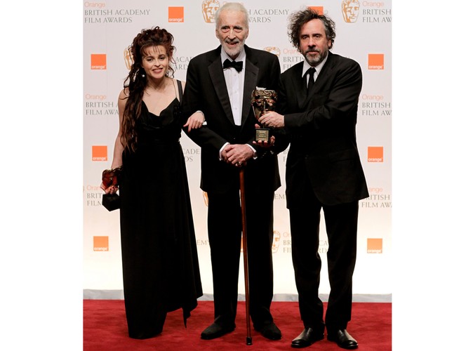 Brytyjscy aktorzy: Sir Christopher Lee i Helena Bonham Carter z amerykańskim reżyserem Timem Burtonem