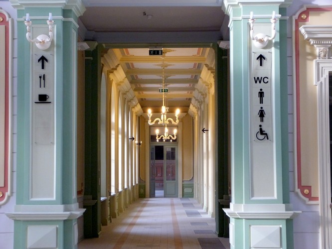 Odswieżono też neobrokowe toalety.