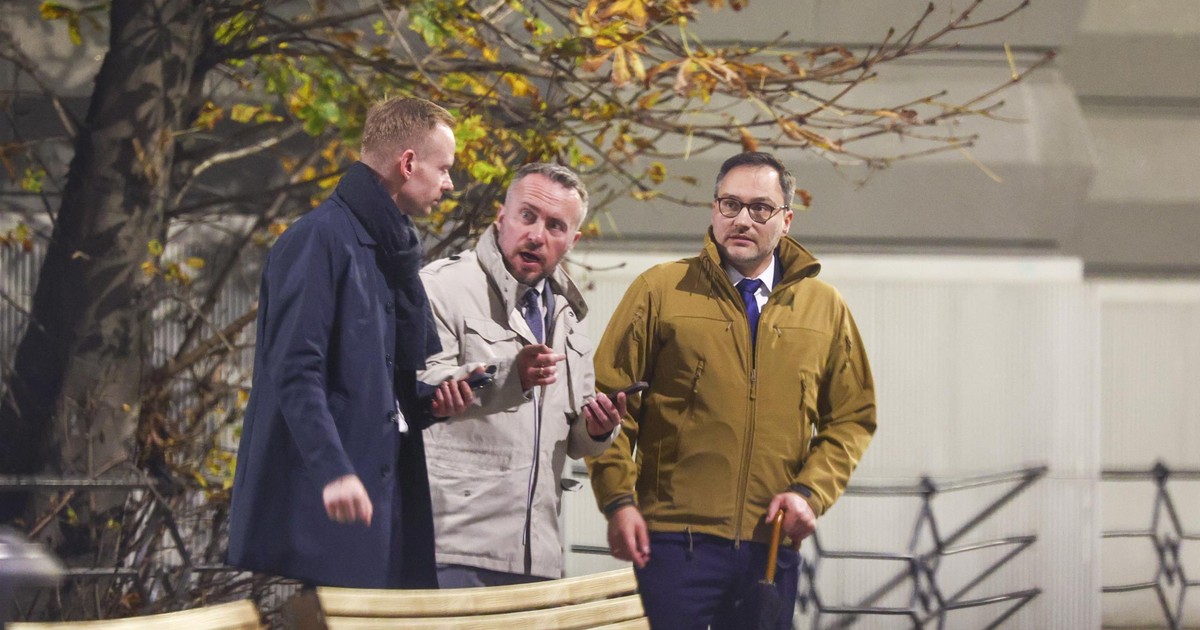 Patriotyczna domówka PiS. Z politykami bawili się byli agenci CBA i ABW