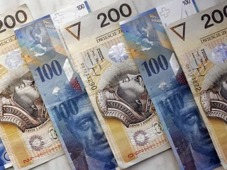 Banknoty: polski złoty i frank szwajcarski