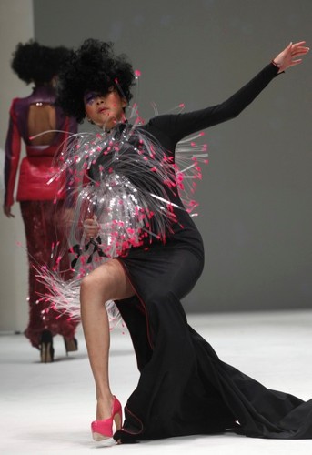 Upadek na wybiegu Singapur Fashion Week