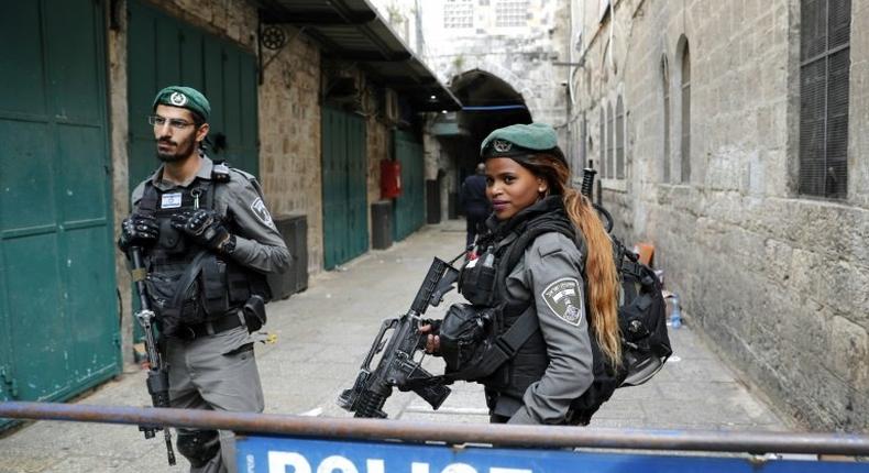 Israeli security forces stand guard in Jerusalem's Old City following a stabbing attack on April 1, 2017