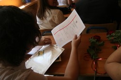 Czerwone paski na świadectwach. Symbol sukcesu czy narzędzie segregacji?