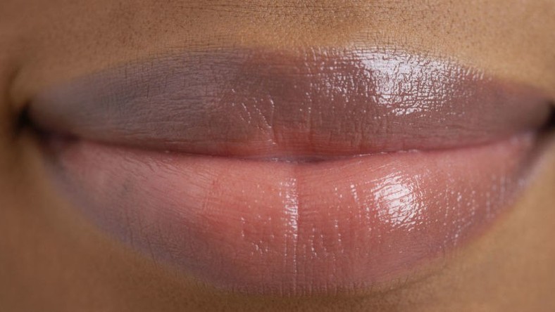 beauty-tip-of-the-day-if-you-have-dark-lips-try-these-2-natural