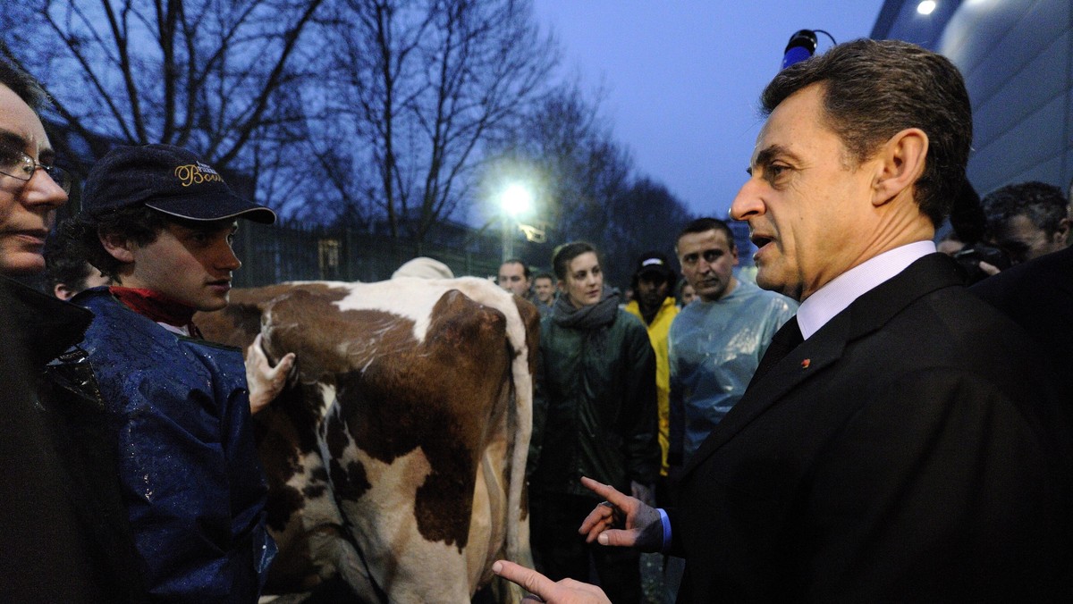 Prezydent Francji Nicolas Sarkozy ogłosił w Brukseli, że Francja zamierza zamknąć swoją ambasadę w Syrii w proteście przeciwko "skandalowi", jakim są represje reżimu Baszara el-Asada wobec własnych obywateli.