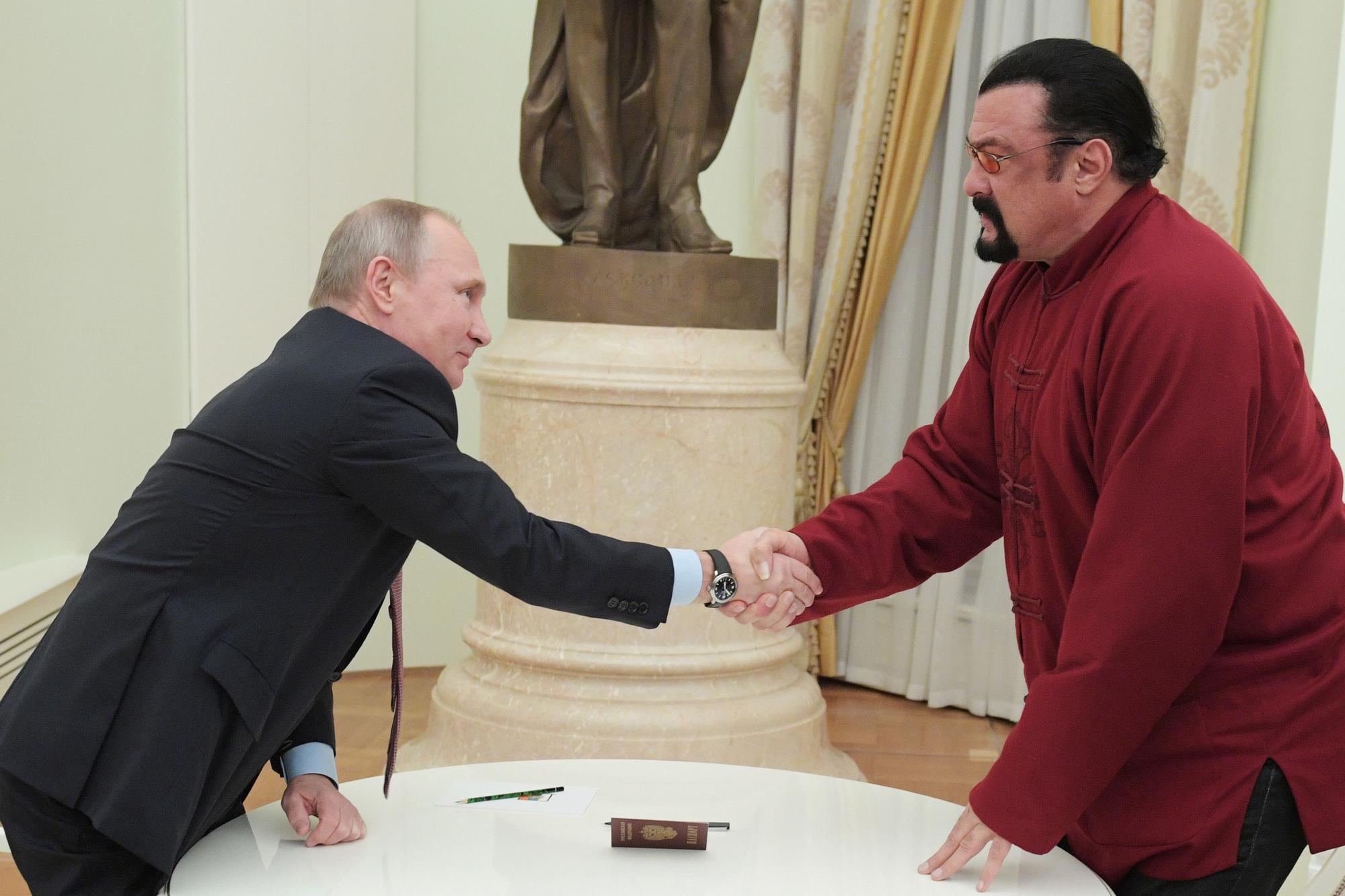Vladimir Putin a Steven Seagal