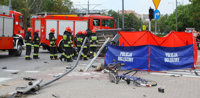 Samochód wjechał w pieszych na Bielanach. Matka zginęła na oczach córki