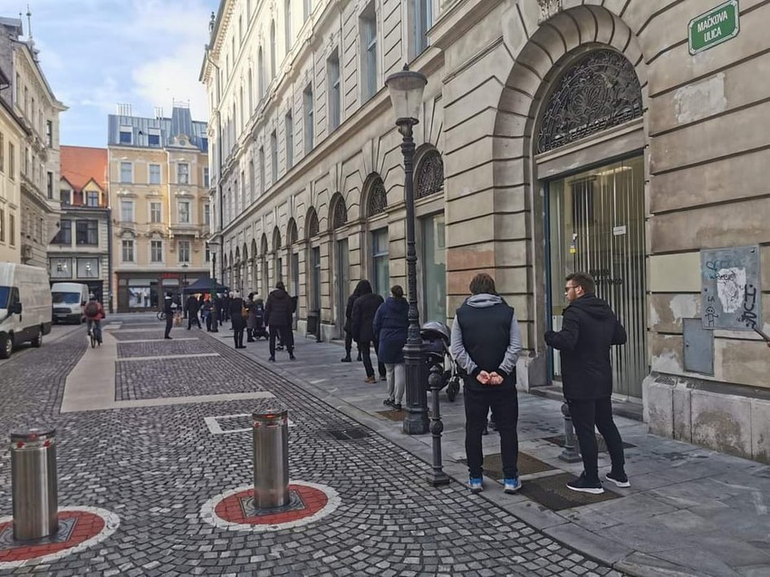 "Ljubljana je postala velika čekaonica"
