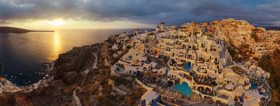 Panorama Santorinija u Grčkoj tokom zalaska sunca (FOTO: AirPano.com)