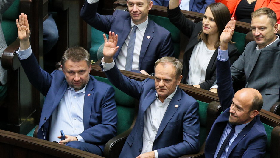 Posiedzenie Sejmu. W pierwszym rzędzie Donald Tusk (w środku), Marcin Kierwiński (po lewej) i Borys Budka (po prawej)