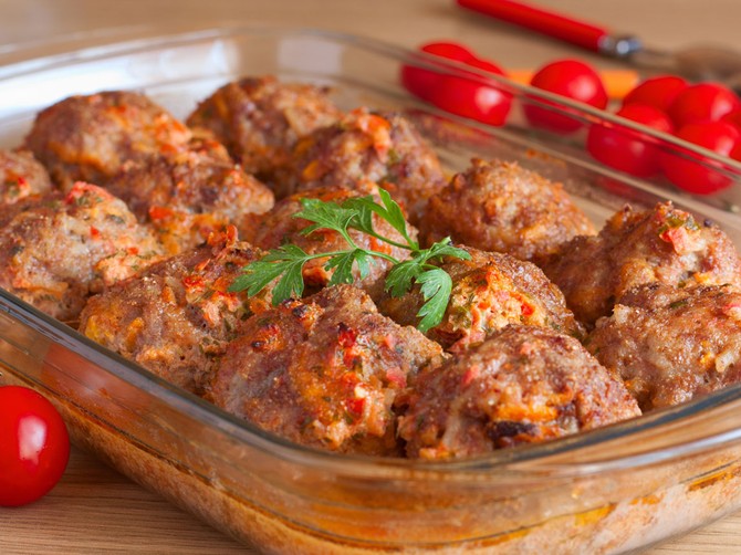 29589_zapecene-cufte-u-paradajz-sosu-stock-photo-meatballs-stewed-in-tomato-sous-82930795[1]