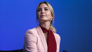 Ivanka Trump w różowym garniturze na spotkaniu. Piękna!