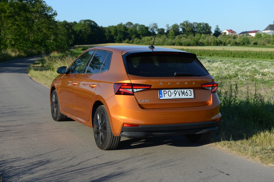 Skoda Fabia - na podmiejskich drogach auto jest bardzo oszczędne. Jeśli się postarać, da się nawet uzyskać wynik na poziomie 4 l/100 km.