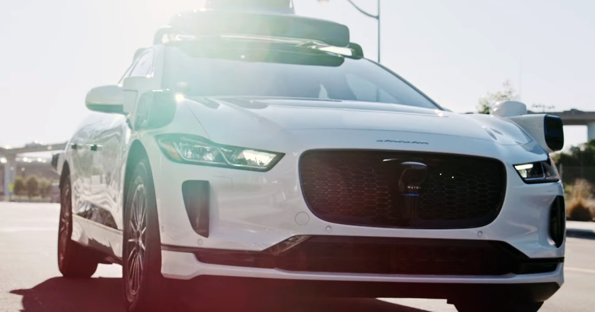Megvadult taxi ejtett csapdába egy férfit