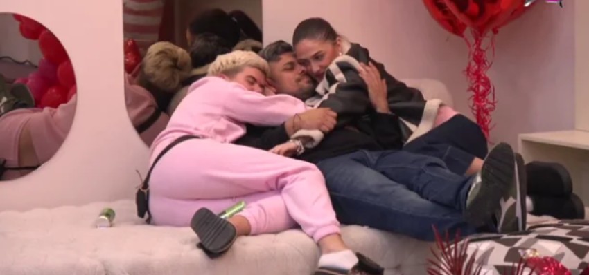 Bora Santana u ljubavnom trouglu u Eliti, u sendviču poručio: Diraš me tamo dole