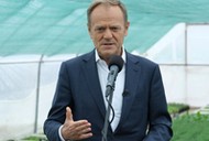 Donald Tusk podczas konferencji prasowej we wsi Korczyna. 25.04.2022 r.