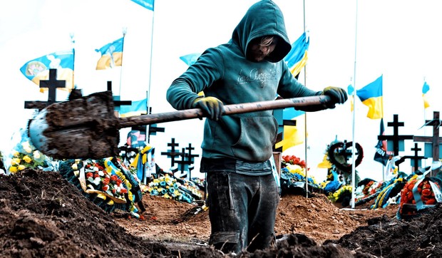 Ruska invazija dovela je do masovnih smrti na obe strane - u Odesi se kopaju grobovi kako bi se sahranila tela posle ruskog napada dronom | Foto: Global Images Ukraine via Getty Images