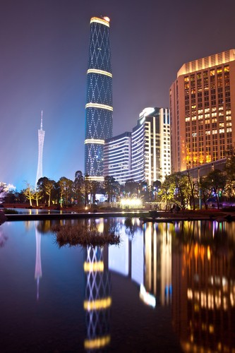 Guangzhou International Finance Center w Chinach. Budynek ma wysokość 438 metrów.