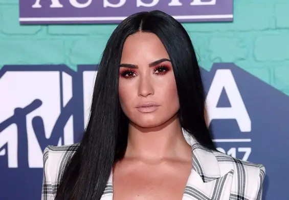 Na MTV EMA 2017 było tak gorąco, że Demi Lovato zdjęła stanik. Zobacz najlepsze zdjęcia z Londynu