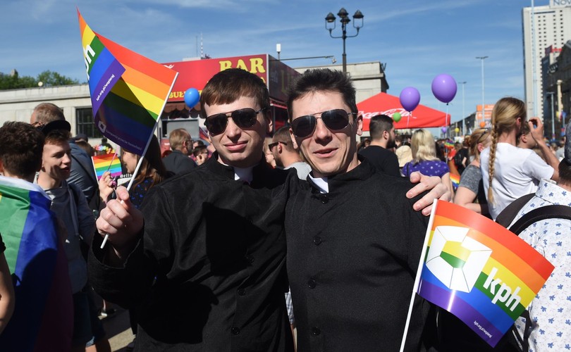 uczestnicy parady równości