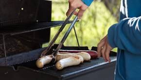Darauf muss man beim Kauf von Grillbesteck achten