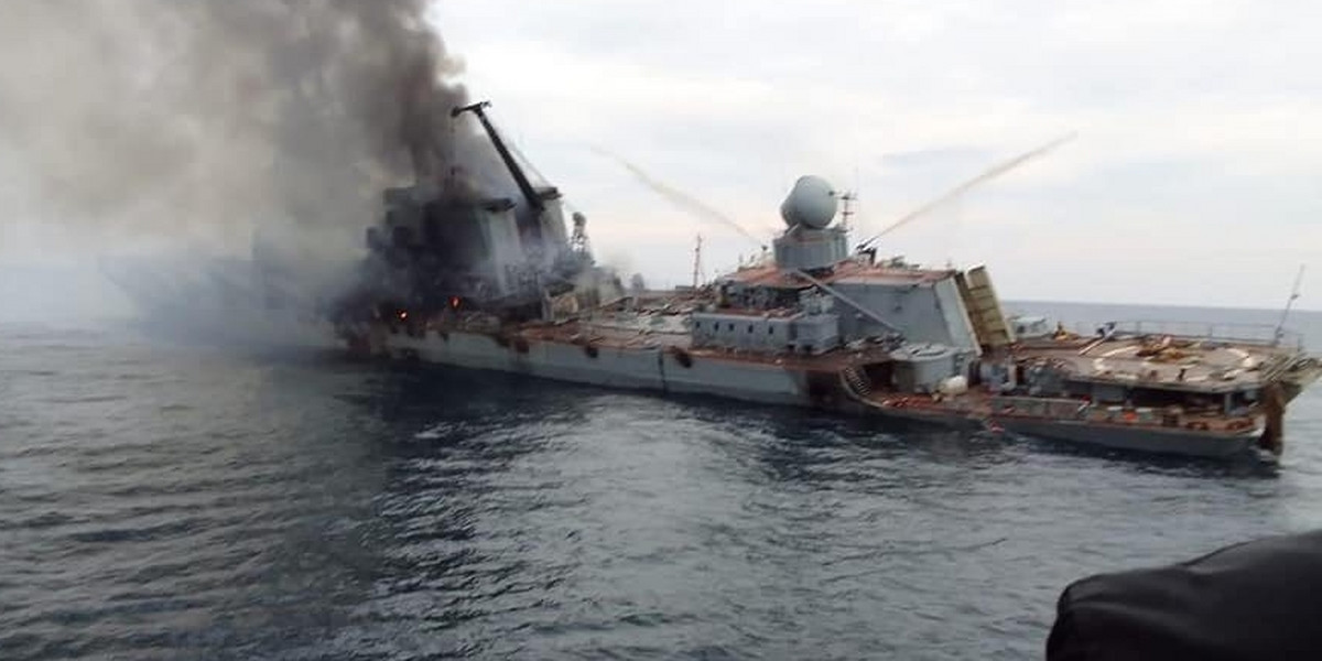 Ostatnie zdjęcie "Moskwy". Rosyjski krążownik poszedł na dno.