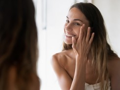 W jaki sposób zadbać o cerę dzień po imprezie? Oto sprawdzone triki