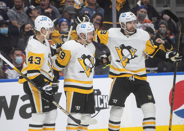 Radość hokeistów Pittsburgh Penguins