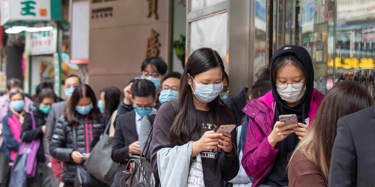 Hongkong obronił się skutecznie przed koronawirusem W sumie robili podobne rzeczy, jak i w Polsce, ale w bardziej odpowiednim momencie. I okazuje się, że wcale nie trzeba było blokować całej gospodarki. Wystarczyło wprowadzić restrykcje na tylko bardziej wrażliwe jej rejony.