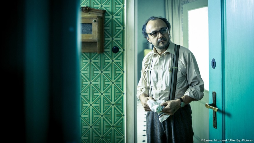 Arkadiusz Jakubik w filmie 'Człowiek z magicznym pudełkiem'; fot. Bartosz Mrozowski/Alter Ego Pictures