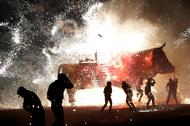 Pokaz fajerwerków podczas święta San Juan de Dios w Tultepec na obrzeżach miasta Meksyk