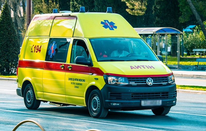 Hitna pomoć se probijala uz policijsku pratnju; ilustracija