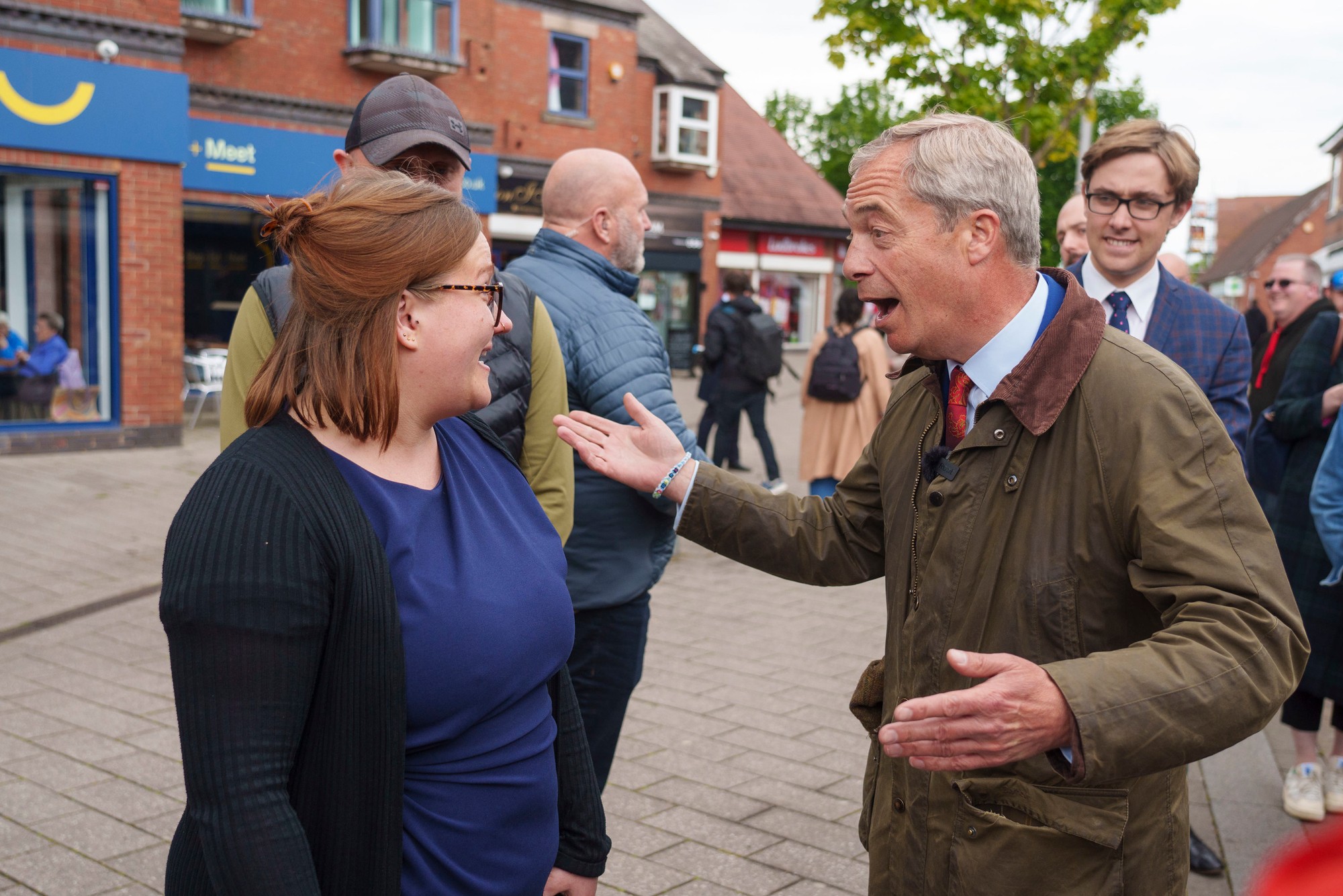 Nigel Farage sa stal terčom ďalšieho útoku, polícia rýchlo zakročila.