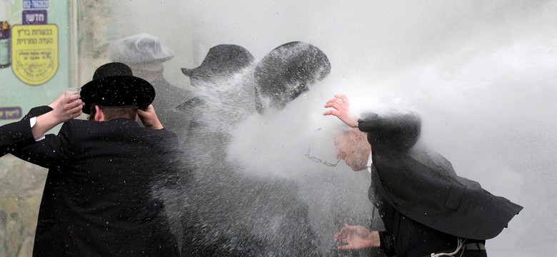 Ortodoksyjni Żydzi starli się z izraelską policją. W ruch poszły armatki wodne [ZDJĘCIA]