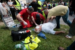 35 osób w szpitalu po bitwie o halę KDT