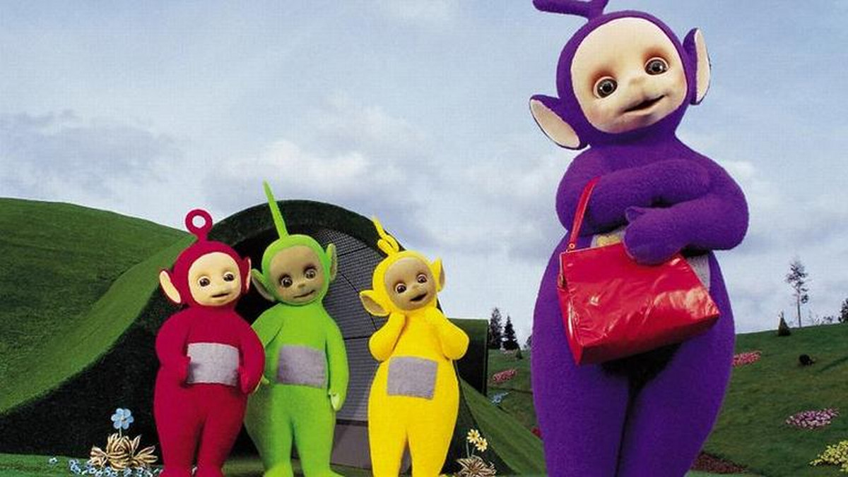 Simon Shelton Barnes, któremu sławę przyniosła rola fioletowego teletubisia Tinky Winky, zmarł nagle w wieku 52 lat. Syn aktora, Henry, podał, że jego ojciec zmarł 17 stycznia.