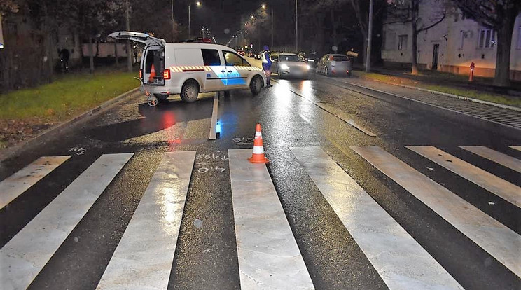 Az egyik gyalogost a zebrán ütötték el /Fotó: police.hu