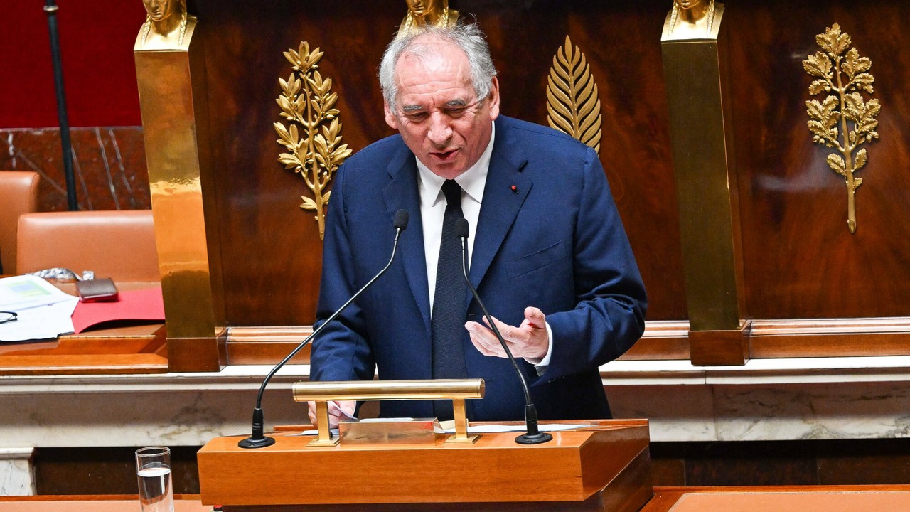 Upadł francuski rząd. Premier przegrał głosowanie nad wotum zaufania