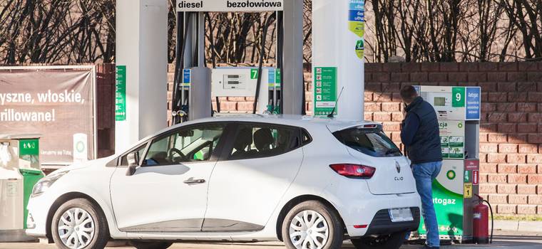 Coraz tańsze paliwo: gaz za mniej niż 2 zł; benzyna i olej napędowy poniżej 4 zł