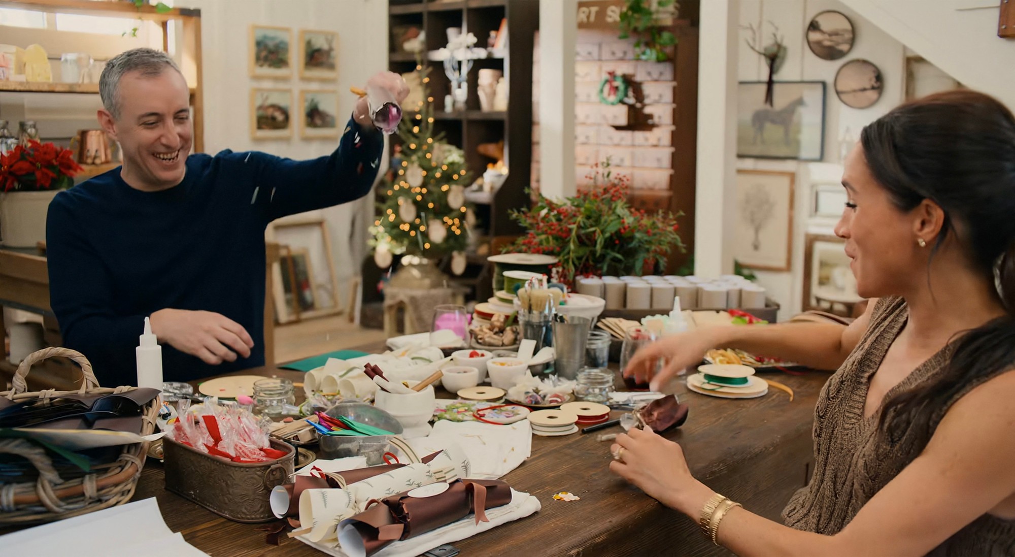 Záber z vianočného špeciálu Meghan Markle pre Netflix.