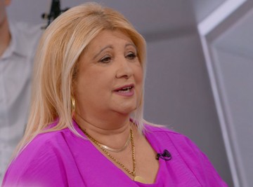 LJUBAVNICU ISTERALA MOTKOM! Pevačica (66) od zabranjenog hita sagradila 3 kuće, a muža uhvatila u prevari 