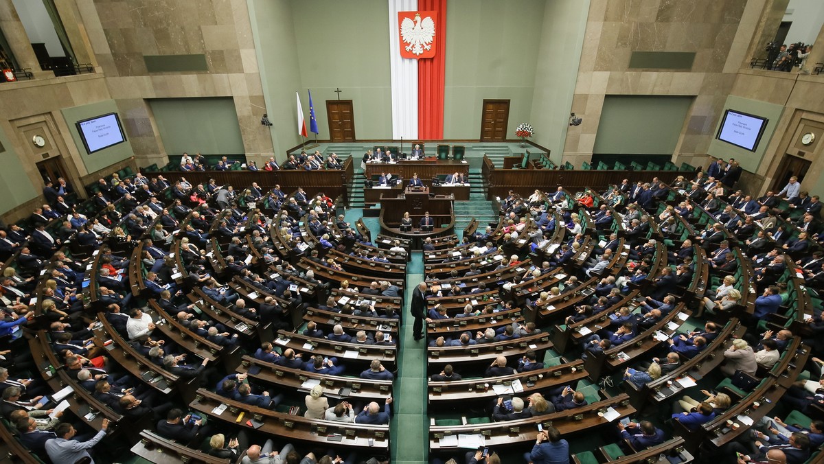 Podczas wczorajszej debaty nad audytem rządów PO-PSL, posłowie zwracali uwagę m.in. na to, że powinna się w nim znaleźć wizja Polski. Kukiz'15 nie wyklucza podniesienia ręki za Trybunałem Stanu jeśli będą na piśmie dowody świadczące o dużych przewinieniach.